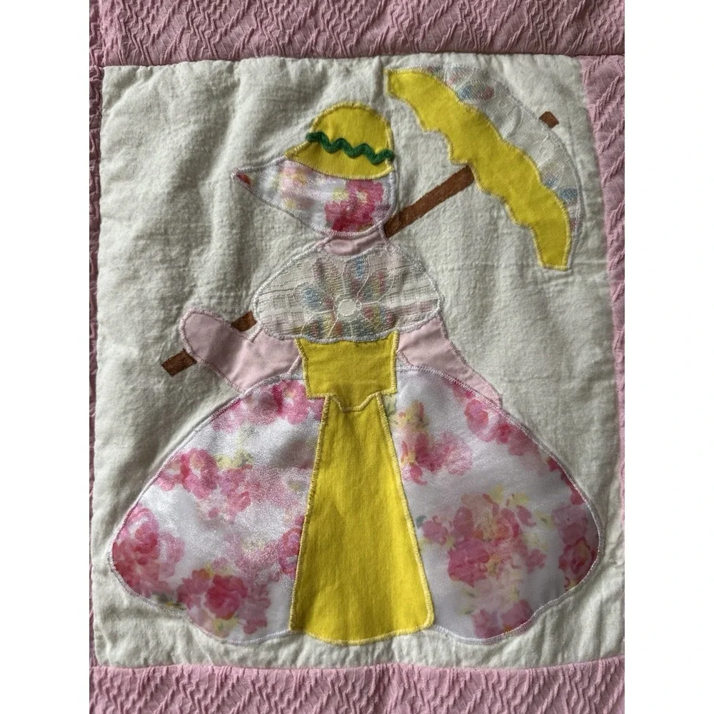 Vintage Handmade Sunbonnet Sue Applique Quilt Pink Floral Lace 75x56 Twin Throw